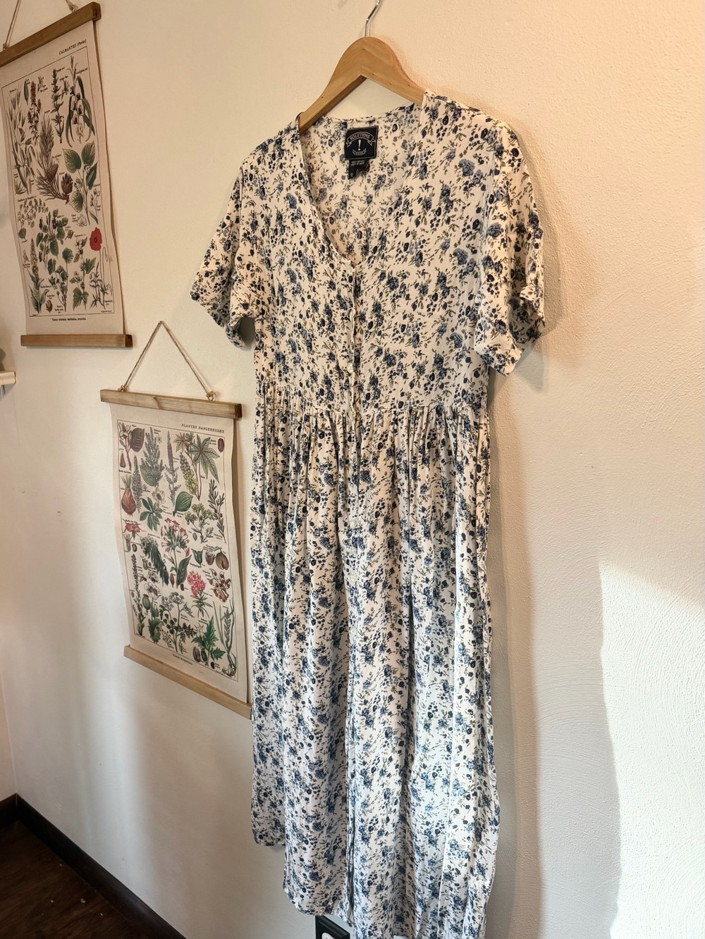 Solutions - Medium - Cream & Blue Floral Button Down Maxi Dress